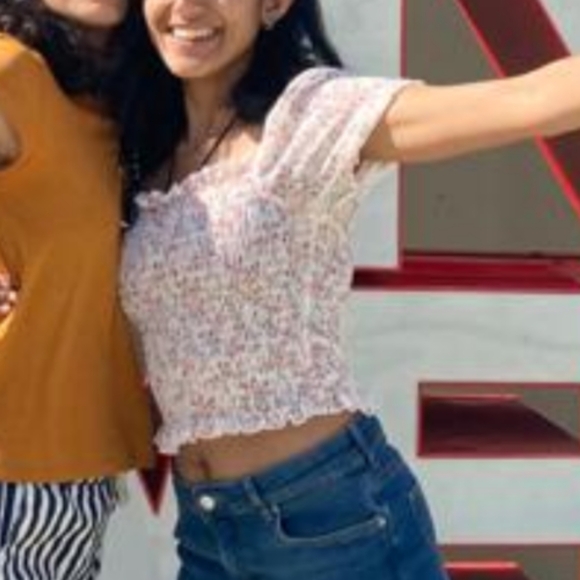 Summer Crop Top 🌸 - Picture 2 of 3